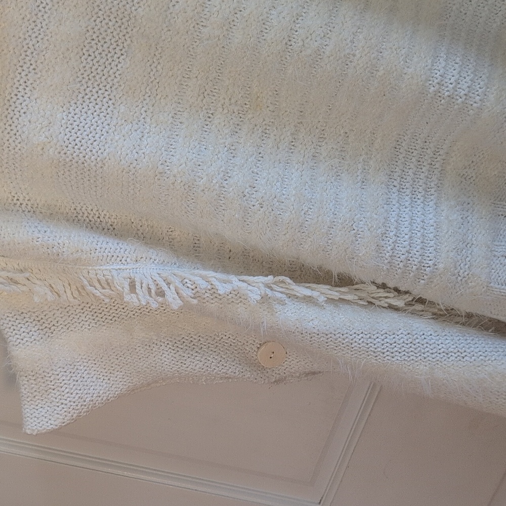 Woman's Sweater - Picture 4 of 11